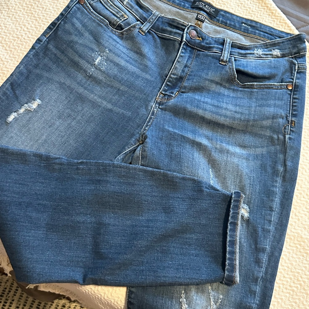 Judy Blue Women’s Slim Jeans - Distressed Denim